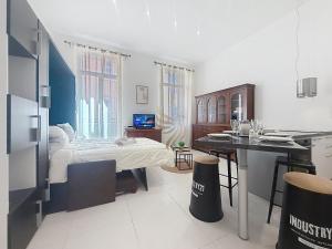 URBAN 94 WIFI CLIM 4 PERSONNES FREJUS
