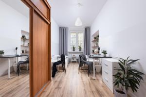 Cozy Central Rooms