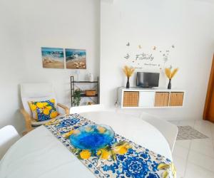 Riva Home Il tuo angolo di paradiso in Sicilia ti aspetta! Prenota ora e vivi la magia del Mediterraneo!"