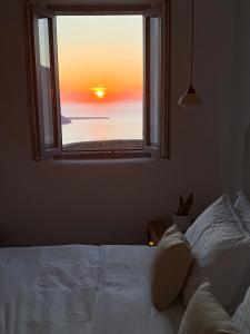 Esmi Suites Santorini