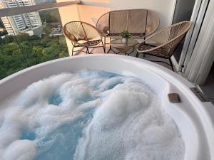 Suite con Jacuzzi y vista al mar piso 14