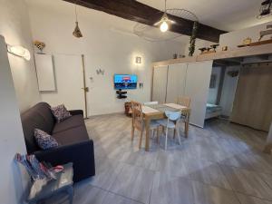 66 MEYNADIER CANNES, Très Calme avec Cour Privative, Plage, Gare, Palais à 300m