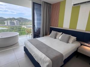 Suite Lujosa con Jacuzzi piso 14 vista al mar