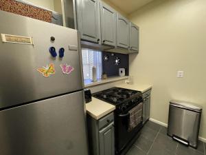 Urban 2BR Near LightRail Easy NYC and MetLife Access
