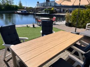 Lemmer House - Luxe familiehuis aan het water