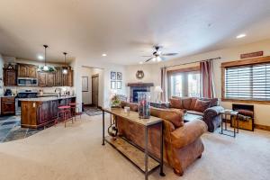 Half-Mile to Giant Steps Lifts: Condo w Balcony