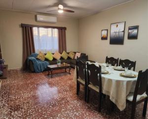 Casa en Tela, Aire Acondicionado, 3 Hab, 4 camas, Hasta 8 Personas