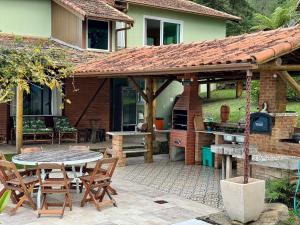 Casa espetacular com piscina e área gourmet com churrasqueira