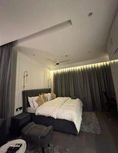 Majestic stay 43 floor at supernova