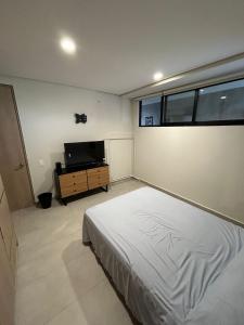 Apartment for 4, 8 minutes from Akron Stadium
