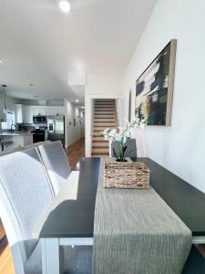 Cozy 3BR Retreat with Rooftop Near EWR & NYC Access