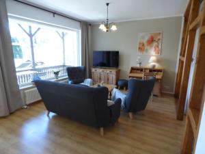 Grosse-Ferienwohnung-Wa2-100qm-im-Erdgeschoss-der-Villa-Walhall-in-einem-parkaehnlichen-Garten