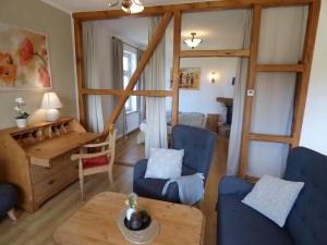 Grosse-Ferienwohnung-Wa2-100qm-im-Erdgeschoss-der-Villa-Walhall-in-einem-parkaehnlichen-Garten