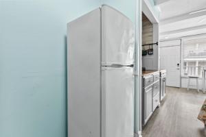 Ocean Waye Charming 1-Bedroom Condo Steps from the Beach