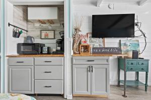 Ocean Waye Charming 1-Bedroom Condo Steps from the Beach