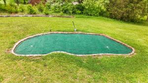The Luxe Hot Tub On Bright Leaf Golf Course