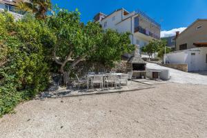Apartments by the sea Sumpetar - Omis - 2808