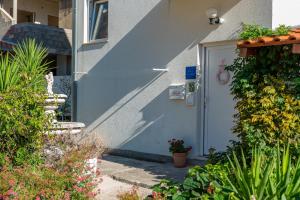 Apartments by the sea Sumpetar - Omis - 2808