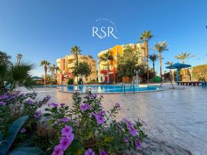 Superior 02 BR apartment with swimming pool and garden