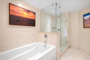 Honua Kai Villas Ocean View 5 BR Sleeps 16 Great for Families Complimentary Car with 6 Nights HKH ML-1233 by KBM