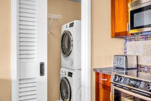 Honua Kai Villas Ocean View 4 BR Sleeps 14 Great for Families Complimentary Car with 6 Nights HKH ML-2531 by KBM