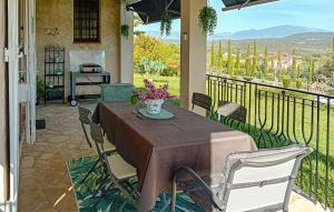 Awesome Home In Saint-Laurent-Du-Verdo