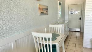 Beachfront King, Private Balcony,No fees-CC219 Pcb