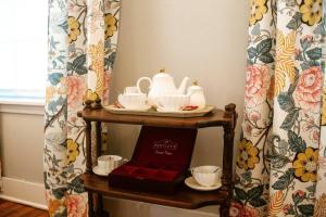The Tea CottageStylishRain ShowerLocation