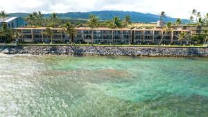 Lokelani Oceanfront 2 BR Sleeps 6 Steps to Lagoon Complimentary Car with 6 Nights LOK-B201 by KBM