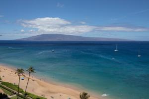 Whaler Ocean View 1 BR Sleeps 3 Steps to Beach Complimentary Car with 6 Nights WH1-1211 by KBM
