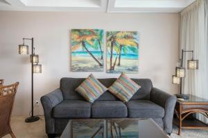 Whaler Ocean View 1 BR Sleeps 3 Steps to Beach Complimentary Car with 6 Nights WH1-1211 by KBM