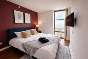 25th Floor 2BR Grant Park Suite with Balcony, Gym and Game Room