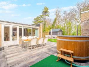 Fantastic holiday home near hot tub