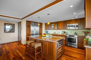 Maui Kaanapali Villas Penthouse 2 BR Villas Great for Families Complimentary Car with 6 Nights MKV-A606 by KBM