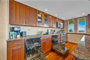 Maui Kaanapali Villas Penthouse 2 BR Villas Great for Families Complimentary Car with 6 Nights MKV-A606 by KBM
