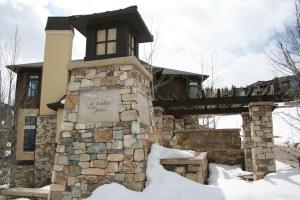 Ski-inSki-out 2-Bedroom Townhome VIN-14 by KBM