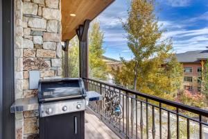 Ski-inSki-out 2-Bedroom Townhome VIN-14 by KBM