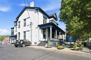 The Bavarian Inn 4 Chic Stay