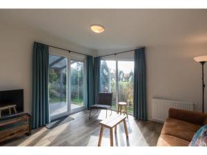 Cozy Chalet at Holiday park Fort den Haak