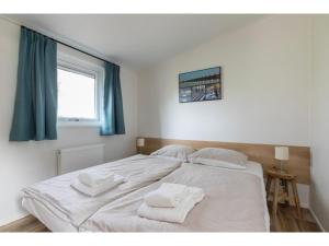 Cozy Chalet at Holiday park Fort den Haak