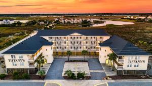 Surf City Getaway- Motel Unit - Walk to Beach