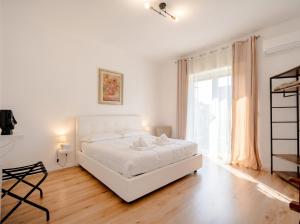 Bari Home