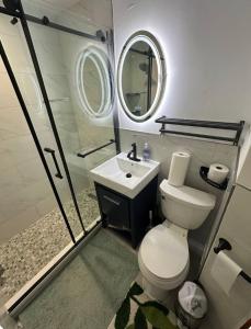 -No1C- Private Room in a Cozy Apartment - Steps to T Orange Line & Boston Medical Center - South End Near Downtown Boston