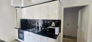 Elegante Apartment Center