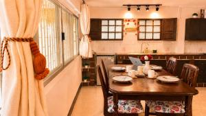 Cozy 2 Queen Bed with Vintage Kitchen at PhayaThai BTS