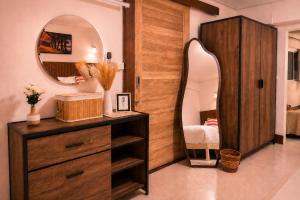 Cozy 2 Queen Bed with Vintage Kitchen at PhayaThai BTS