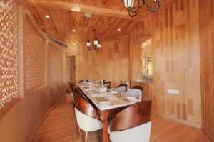 Treetop by Eight Continents Royalpine, Kasauli
