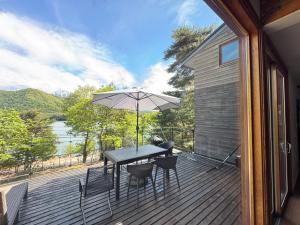 Cabin G Lake Saiko 1min, MtFuji View, BBQ, Hammock, fire pit