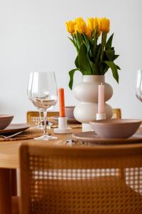 GoodHome - Sea Towers Apartment