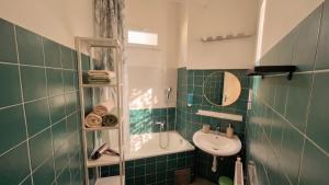 Spacious 2 bedrooms, 2 TVs - T10